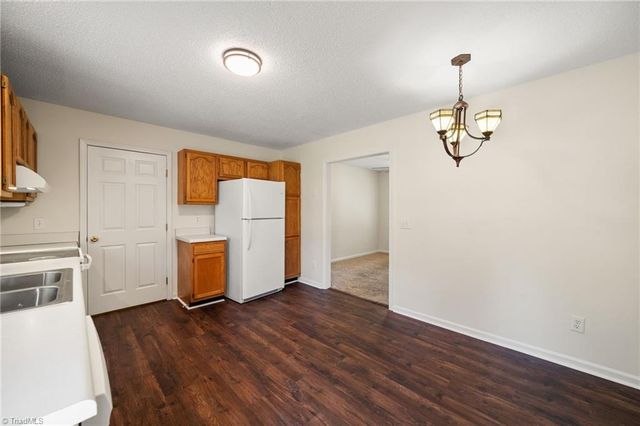 1525 Canstaff Drive, Kernersville, NC 27284