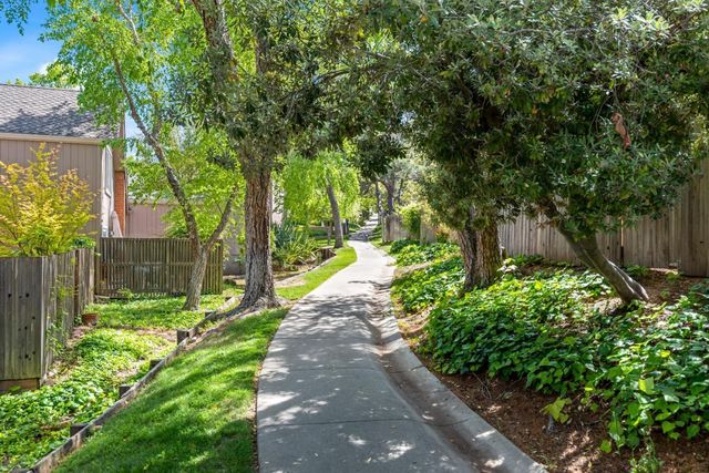 10107 Lamplighter Square, Cupertino, CA 95014