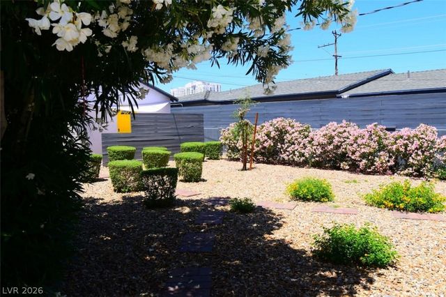 308 South 10th Street B, Las Vegas, NV 89101