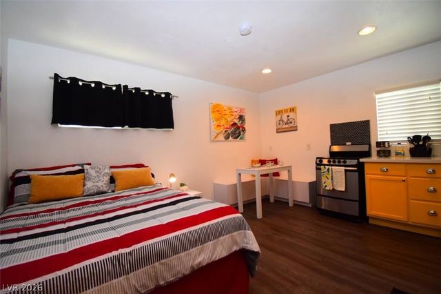 308 South 10th Street B, Las Vegas, NV 89101