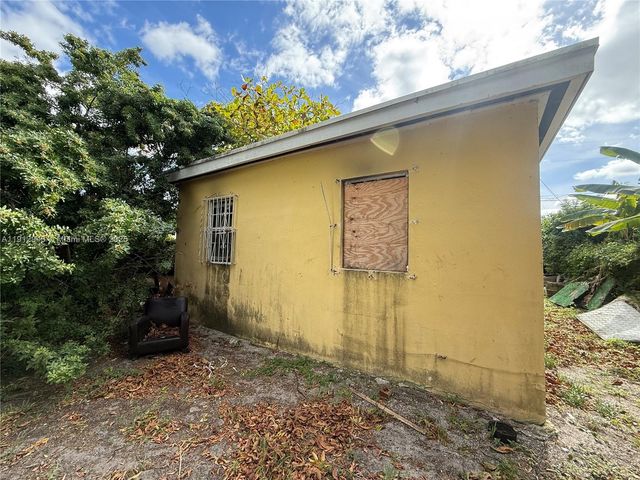 1865 NW 70th St, Miami, FL 33147