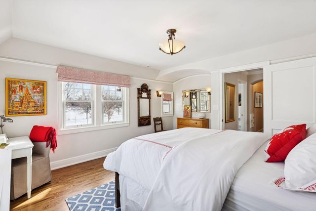 2116 W Lake Of The Isles Parkway, Minneapolis, MN 55405