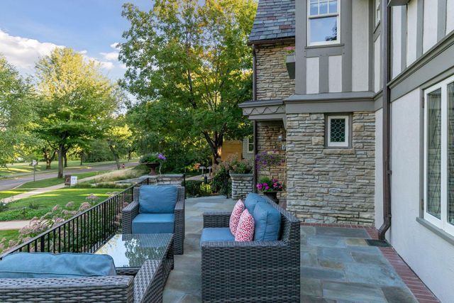 2116 W Lake Of The Isles Parkway, Minneapolis, MN 55405