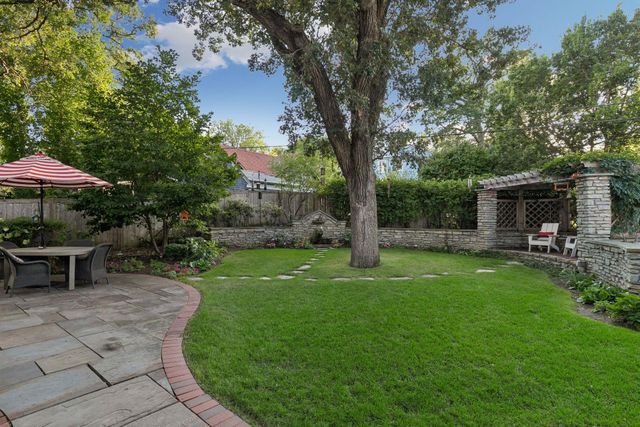2116 W Lake Of The Isles Parkway, Minneapolis, MN 55405