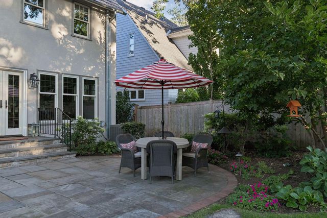 2116 W Lake Of The Isles Parkway, Minneapolis, MN 55405