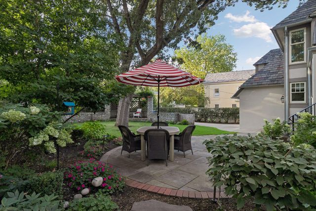2116 W Lake Of The Isles Parkway, Minneapolis, MN 55405