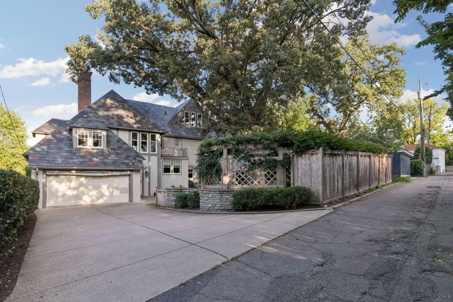 2116 W Lake Of The Isles Parkway, Minneapolis, MN 55405