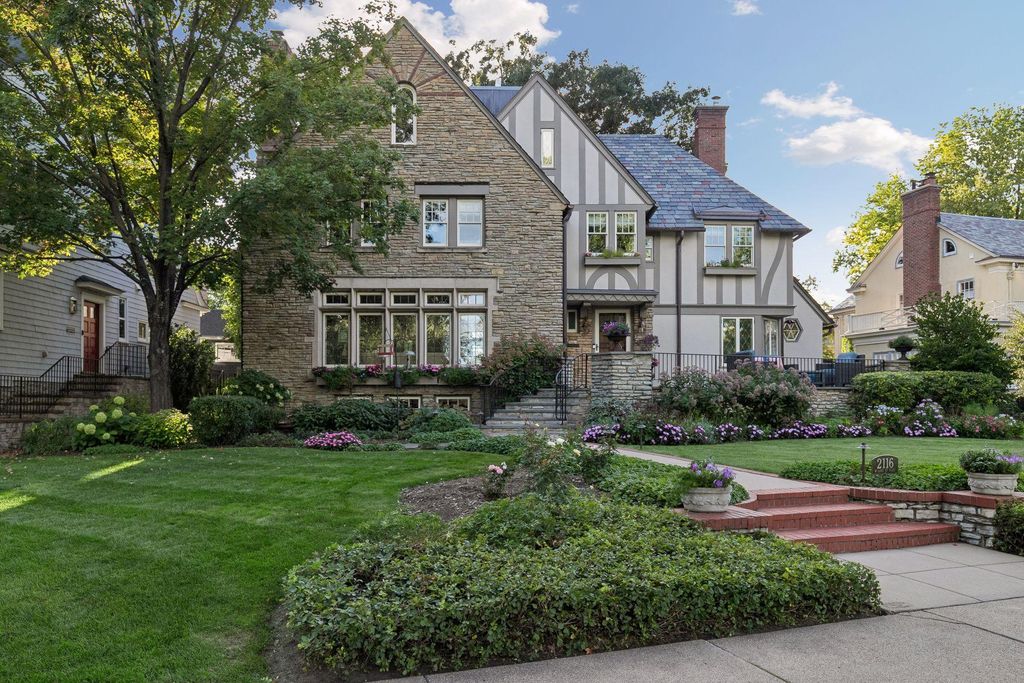 2116 W Lake Of The Isles Parkway, Minneapolis, MN 55405 — exterior