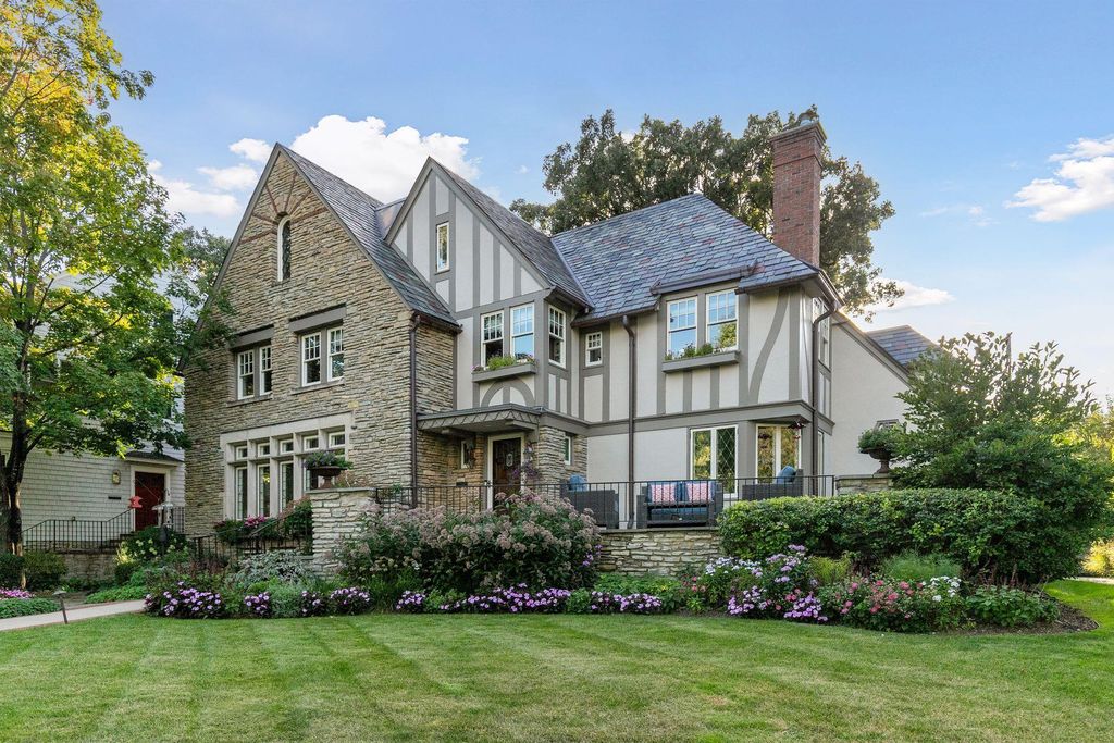 2116 W Lake Of The Isles Parkway, Minneapolis, MN 55405 — photo 2