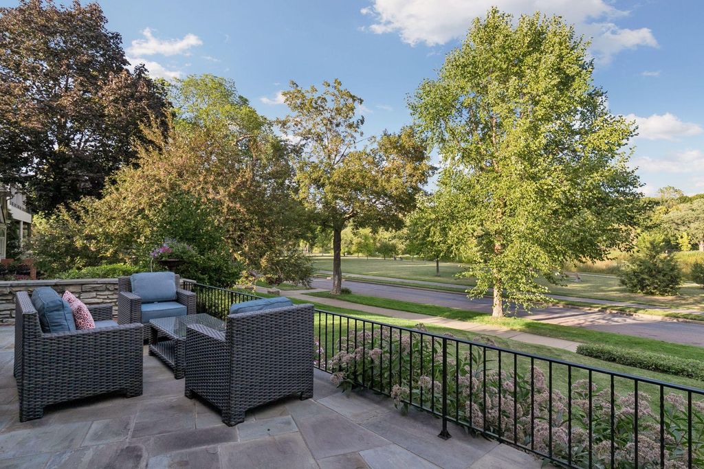 2116 W Lake Of The Isles Parkway, Minneapolis, MN 55405 — photo 5