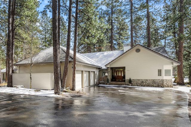 60726 Golf Village Loop, Bend, OR 97702