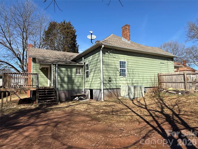 1818 N Rankin Avenue, Newton, NC 28658