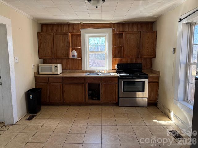 1818 N Rankin Avenue, Newton, NC 28658