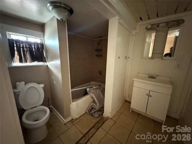 1818 N Rankin Avenue, Newton, NC 28658