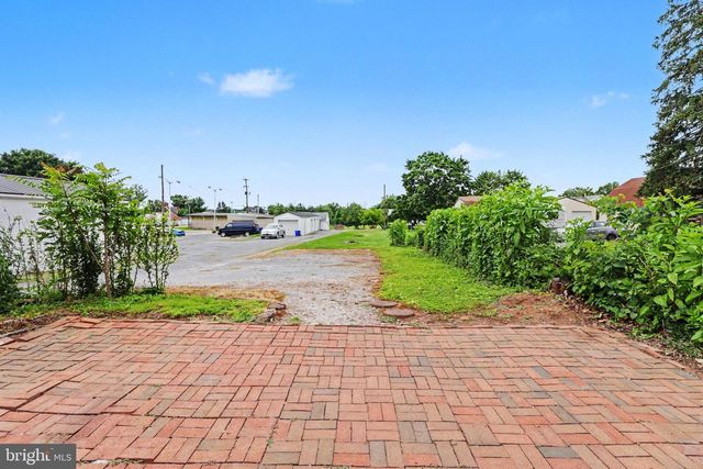 32 N MAIN ST, Dover, PA 17315