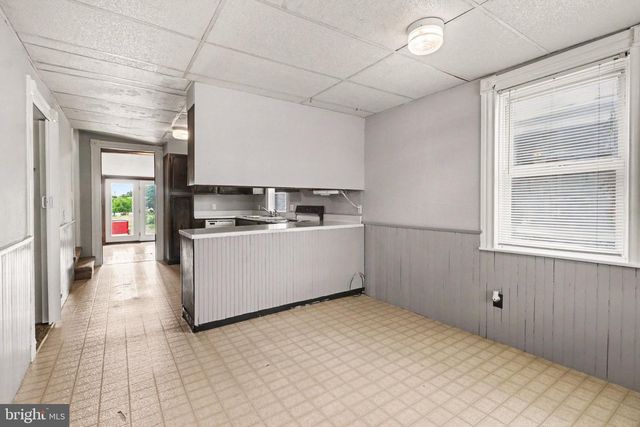 32 N MAIN ST, Dover, PA 17315