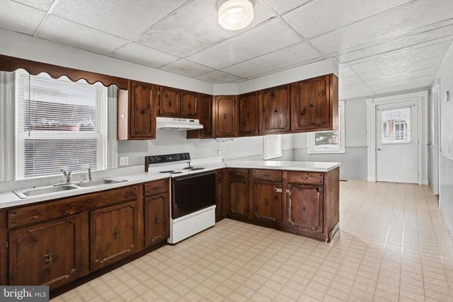 32 N MAIN ST, Dover, PA 17315