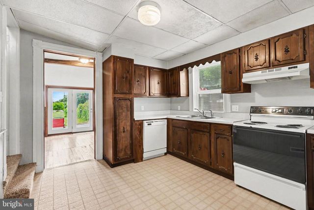 32 N MAIN ST, Dover, PA 17315