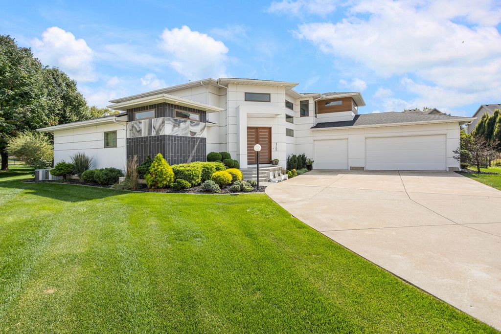 4700 Chestnut Grove Drive, Champaign, IL 61822