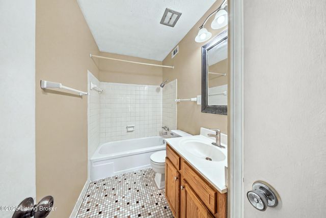 726 Zorn Ave APT 13, Louisville, KY 40206