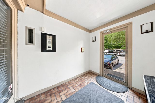 726 Zorn Ave APT 13, Louisville, KY 40206