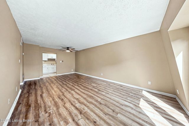 726 Zorn Ave APT 13, Louisville, KY 40206