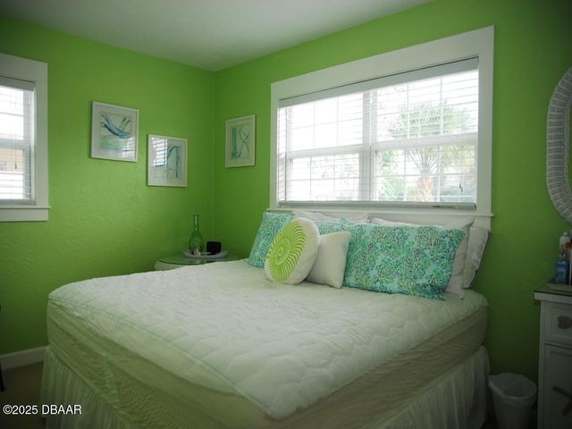 828 26th Avenue E, New Smyrna Beach, FL 32169