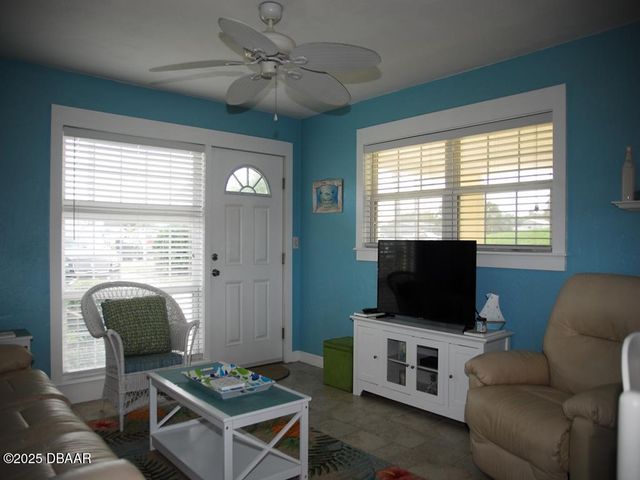 828 26th Avenue E, New Smyrna Beach, FL 32169