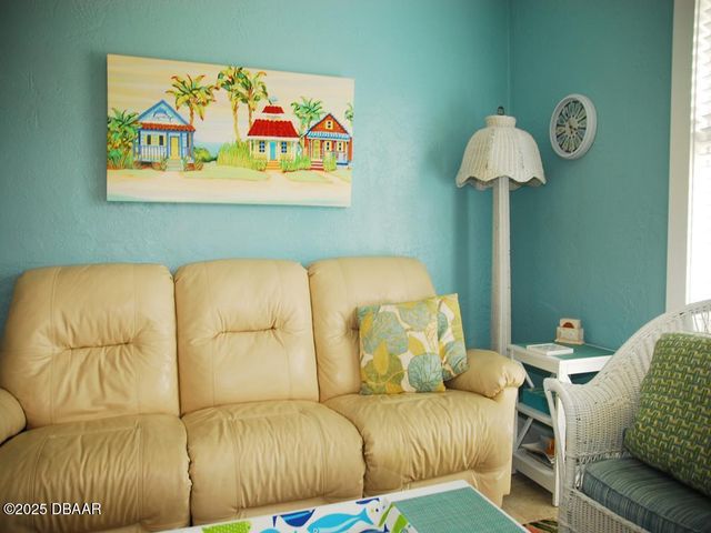 828 26th Avenue E, New Smyrna Beach, FL 32169