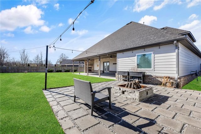 931 Red Maple Street, Centerton, AR 72719