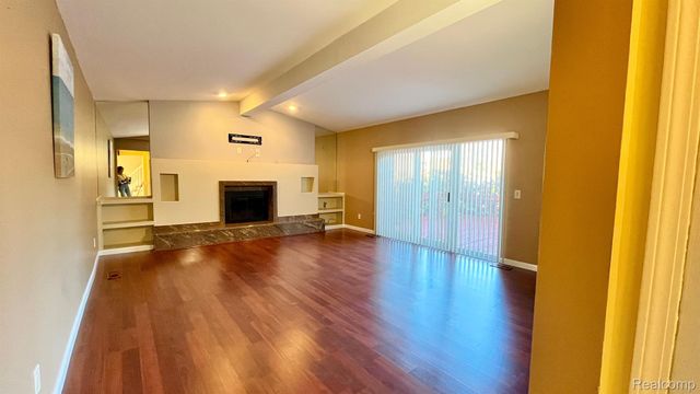 2852 MAYFAIR Drive, Troy, MI 48084