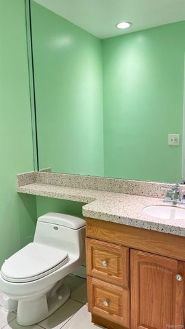2852 MAYFAIR Drive, Troy, MI 48084