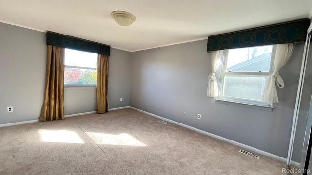 2852 MAYFAIR Drive, Troy, MI 48084