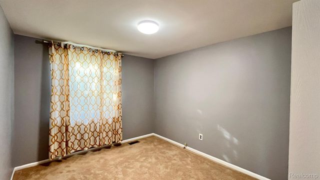 2852 MAYFAIR Drive, Troy, MI 48084