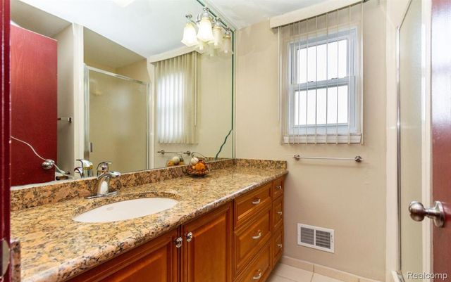 2852 MAYFAIR Drive, Troy, MI 48084