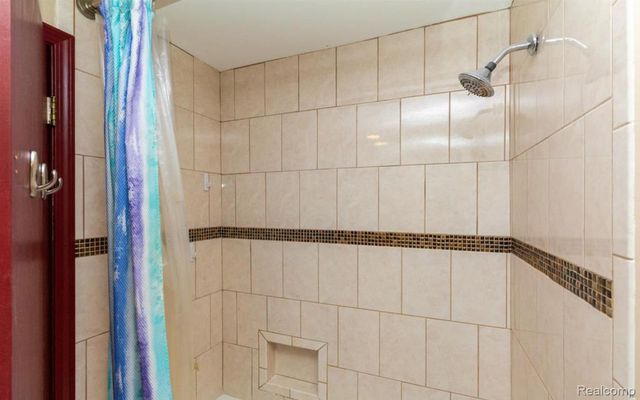 2852 MAYFAIR Drive, Troy, MI 48084
