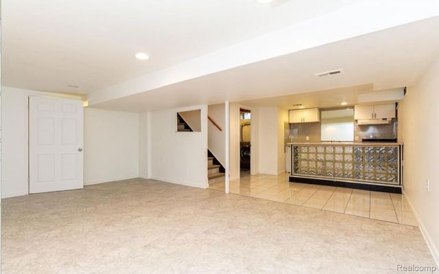 2852 MAYFAIR Drive, Troy, MI 48084