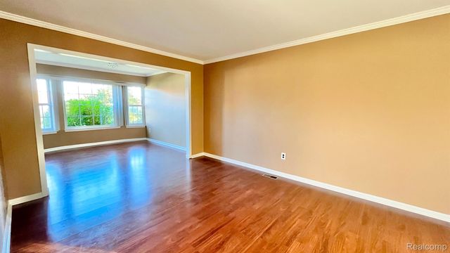 2852 MAYFAIR Drive, Troy, MI 48084