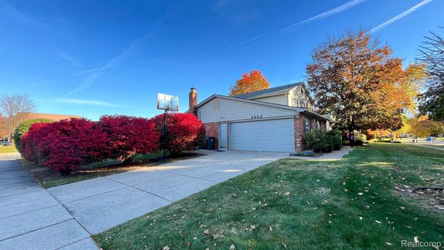 2852 MAYFAIR Drive, Troy, MI 48084