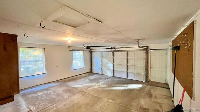 2852 MAYFAIR Drive, Troy, MI 48084