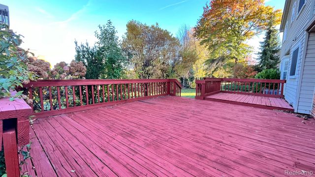 2852 MAYFAIR Drive, Troy, MI 48084