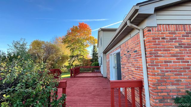 2852 MAYFAIR Drive, Troy, MI 48084