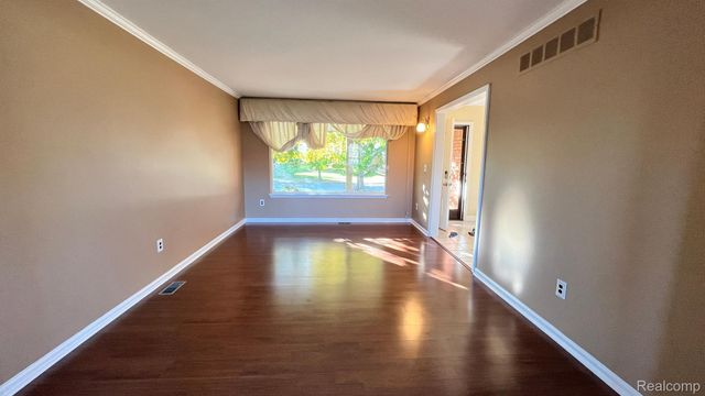 2852 MAYFAIR Drive, Troy, MI 48084
