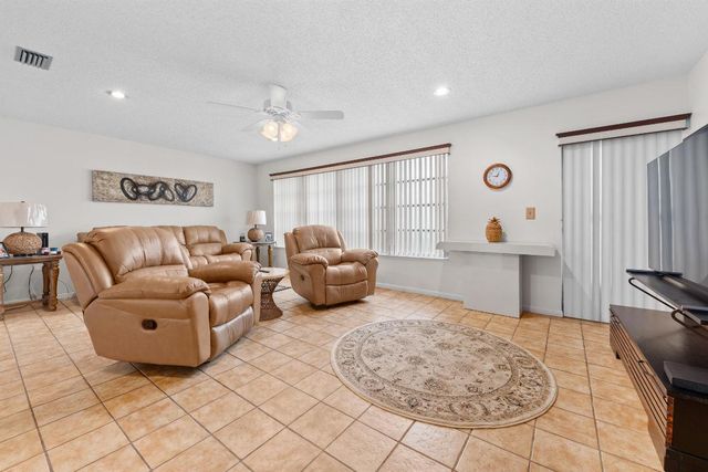 5800 Fernley Drive W 18, West Palm Beach, FL 33415