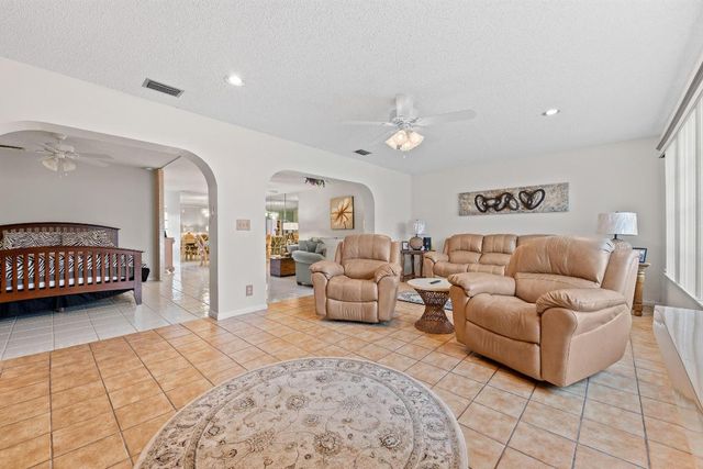 5800 Fernley Drive W 18, West Palm Beach, FL 33415