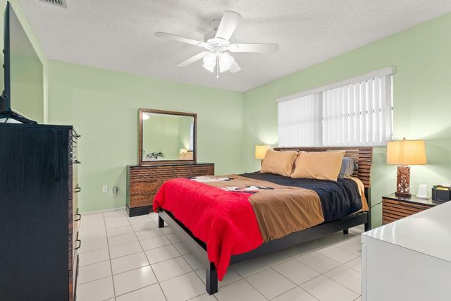 5800 Fernley Drive W 18, West Palm Beach, FL 33415