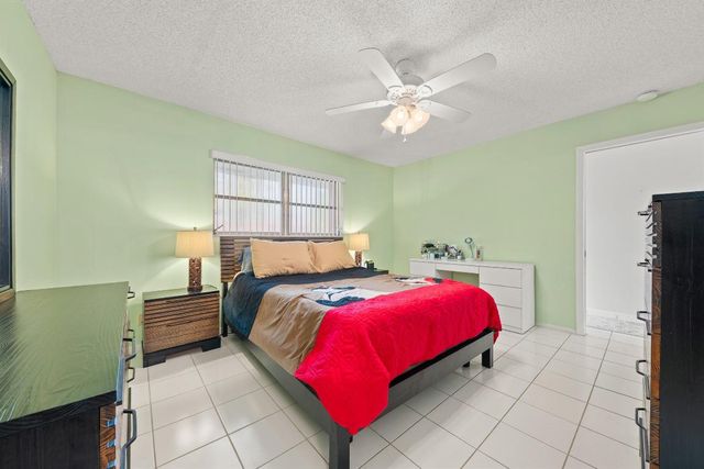 5800 Fernley Drive W 18, West Palm Beach, FL 33415