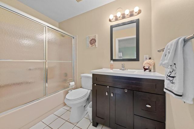 5800 Fernley Drive W 18, West Palm Beach, FL 33415