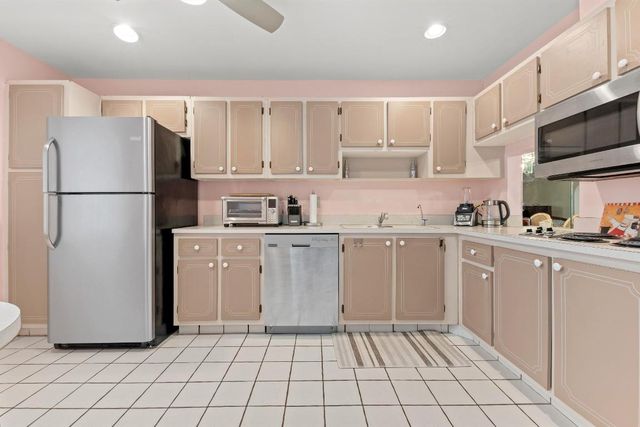 5800 Fernley Drive W 18, West Palm Beach, FL 33415