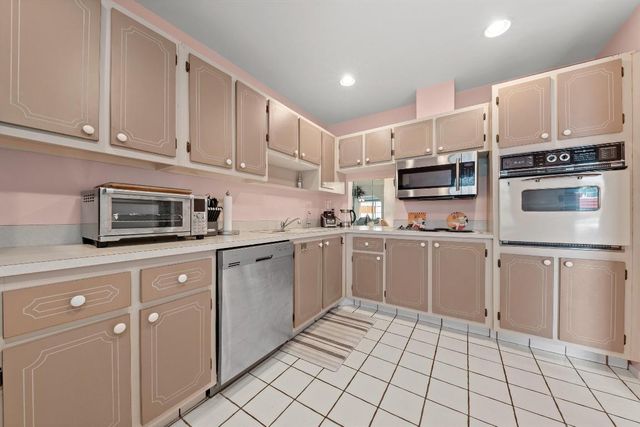 5800 Fernley Drive W 18, West Palm Beach, FL 33415